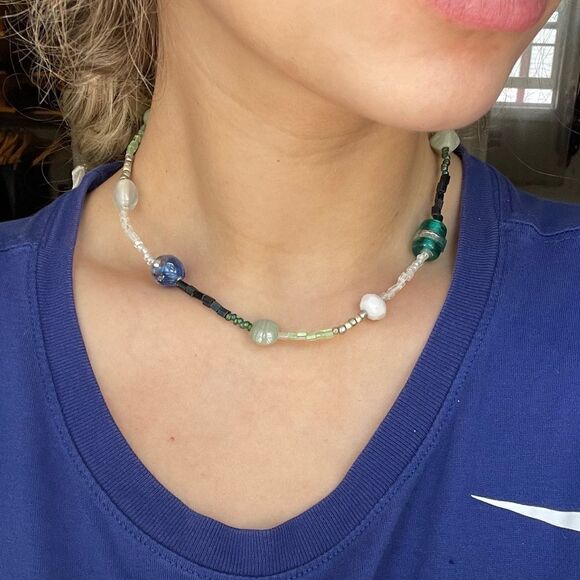 Beautiful beaded necklace  - Picture 4 of 7